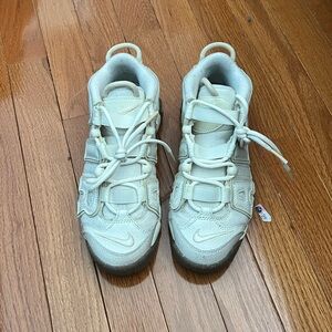 Kids Nike Air More Uptempo 3.5y Barely worn in excellent condition.